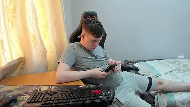 iliaskrislove online show from April 2026 11:01:02 AM