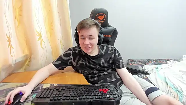 iliaskrislove online show from April 2026 02:33:01 PM