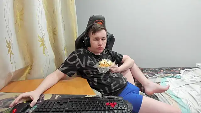 iliaskrislove online show from April 2026 09:19:01 PM
