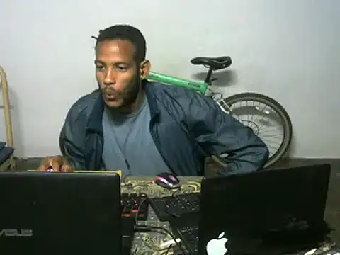 Snapshot of michel_sc chatting on December 2025 06:20:02 AM michel sc online show from December 2025 06:20:02 AM