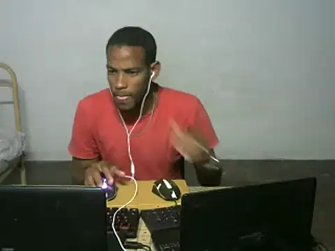 Snapshot of michel_sc chatting on February 2026 05:15:01 AM michel sc online show from February 2026 05:15:01 AM