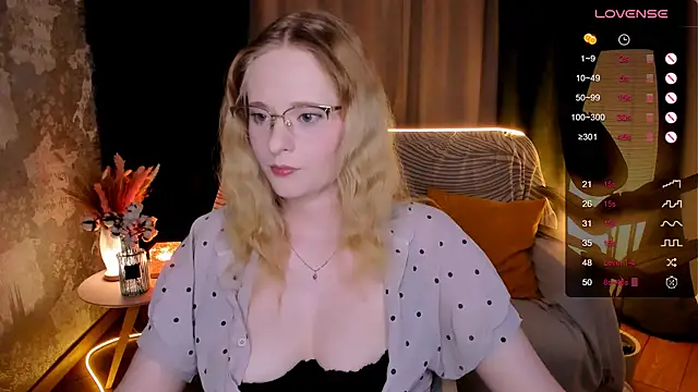 Aemilia  online show from November 2025 08:35:02 AM