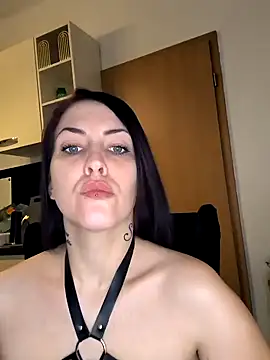 Linalicious online show from December 2024 05:26:01 PM