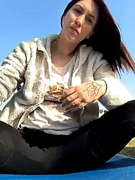 Linalicious online show from March 2025 01:21:01 PM