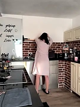 Linalicious online show from March 2025 06:52:02 AM