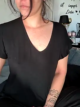 Linalicious online show from April 2026 07:00:02 AM