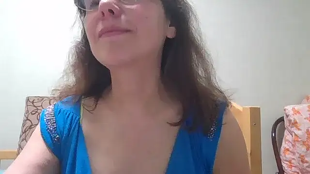 HollyJewel online show from June 2026 06:32:01 PM