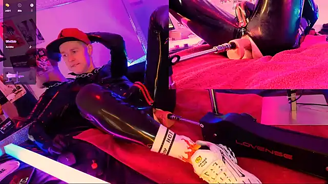 Snapshot of Fuc71 chatting on January 2025 08:23:02 PM Fuc71 online show from January 2025 08:23:02 PM