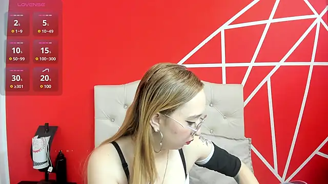 Liaroberts1 online show from January 2025 12:09:01 PM