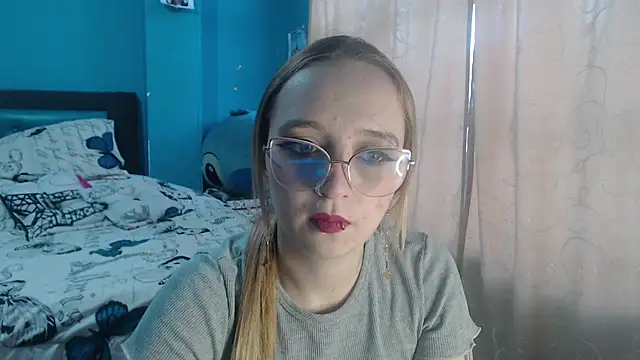 Liaroberts1 online show from February 2025 11:44:02 AM