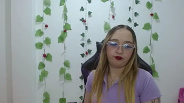 Liaroberts1 online show from May 2026 03:34:01 AM