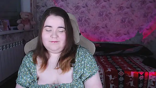 Estelle Hicks online show from February 2026 06:39:01 PM