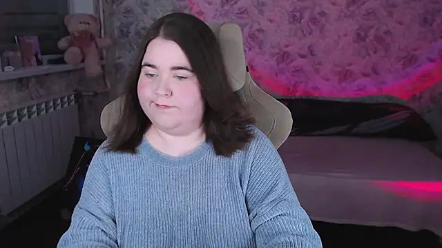 Estelle Hicks online show from April 2026 06:41:01 PM