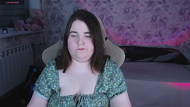 Estelle Hicks online show from May 2026 06:57:02 PM