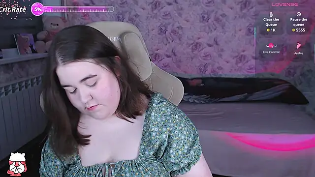 Estelle Hicks online show from May 2026 07:01:02 PM