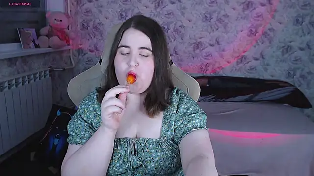 Estelle Hicks online show from May 2026 07:20:02 PM
