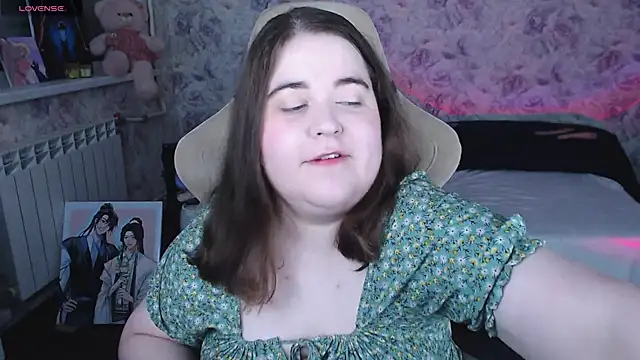 Estelle Hicks online show from July 2026 07:15:02 PM