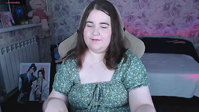 Estelle Hicks online show from July 2026 07:39:01 PM