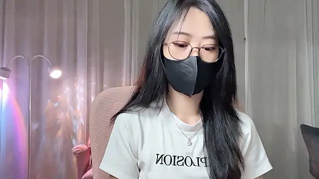Snapshot of _minji_bae chatting on April 2026 03:05:02 PM minji bae online show from April 2026 03:05:02 PM