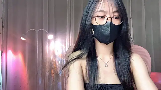 Snapshot of _minji_bae chatting on April 2026 05:23:01 PM minji bae online show from April 2026 05:23:01 PM