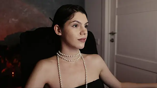 Snapshot of mistress__rochelle chatting on March 2025 01:10:02 AM mistress rochelle online show from March 2025 01:10:02 AM