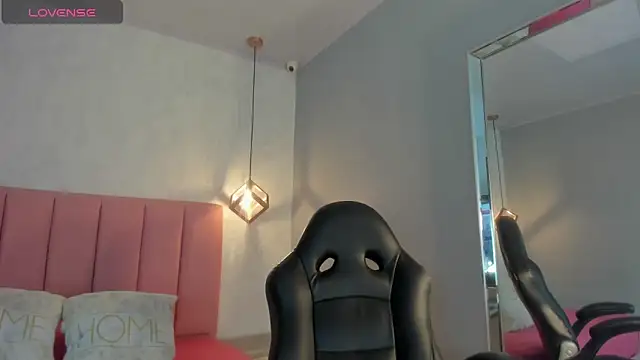 SUNNYCYRUS online show from January 2026 12:40:02 PM