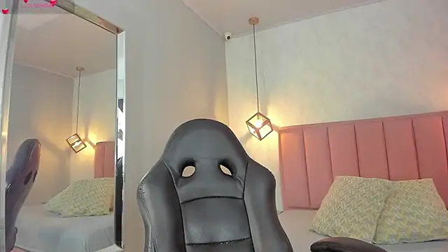 SUNNYCYRUS online show from March 2026 12:45:02 PM