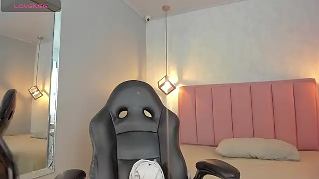 SUNNYCYRUS online show from March 2026 12:45:02 PM