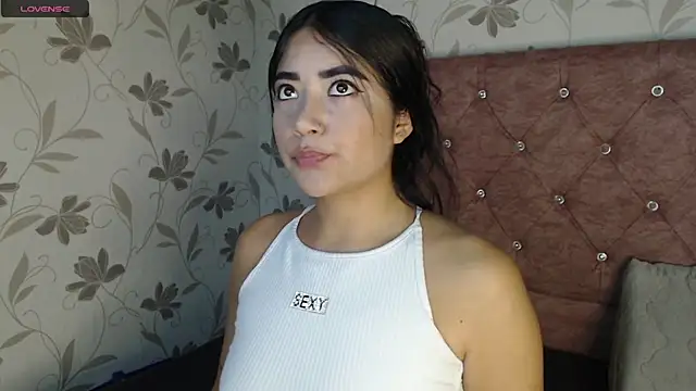 Snapshot of Susy_thomson chatting on March 2025 07:31:02 PM Susy thomson online show from March 2025 07:31:02 PM