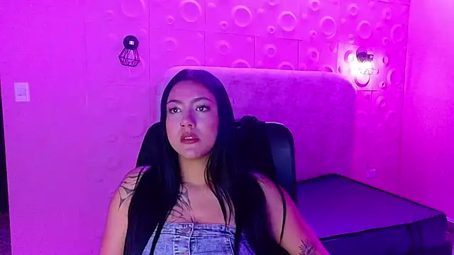 Snapshot of Susy_thomson chatting on October 2025 04:18:02 PM Susy thomson online show from October 2025 04:18:02 PM