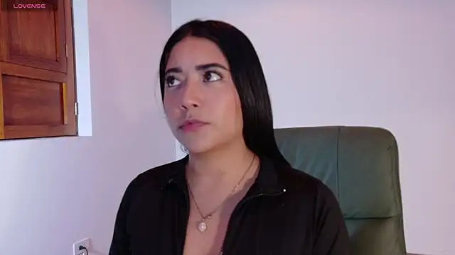 Snapshot of Susy_thomson chatting on October 2025 12:02:02 AM Susy thomson online show from October 2025 12:02:02 AM