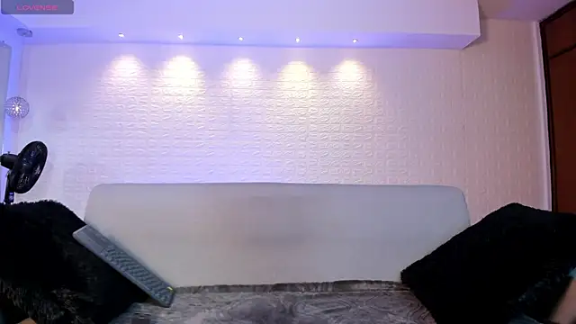 Snapshot of violet_scott chatting on January 2025 11:39:02 AM violet scott online show from January 2025 11:39:02 AM