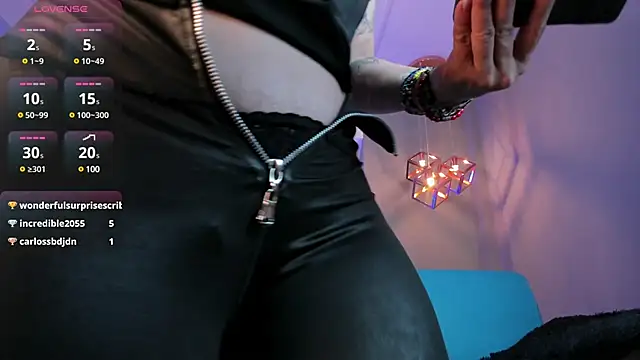 Snapshot of violet_scott chatting on January 2025 12:15:01 PM violet scott online show from January 2025 12:15:01 PM