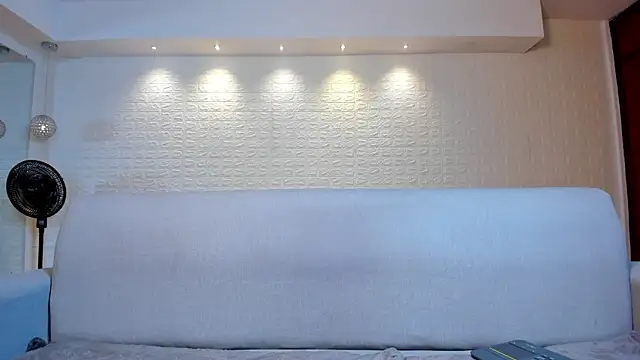 Snapshot of violet_scott chatting on March 2025 05:07:02 PM violet scott online show from March 2025 05:07:02 PM