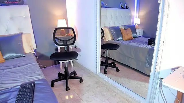 Snapshot of Melinahills chatting on January 2025 04:28:02 PM Melinahills online show from January 2025 04:28:02 PM