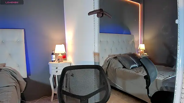 Snapshot of Melinahills chatting on February 2025 05:37:01 PM Melinahills online show from February 2025 05:37:01 PM