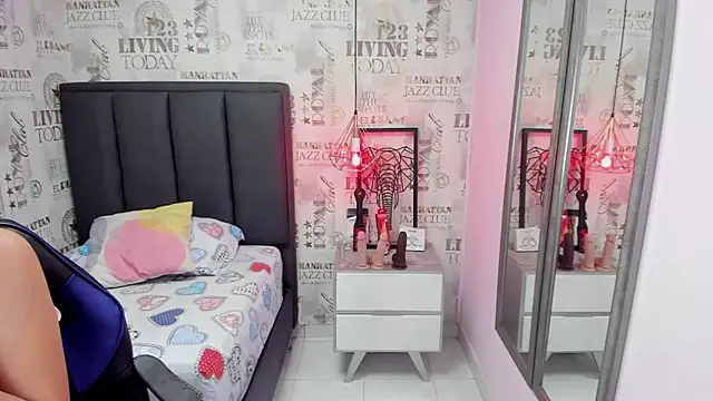 Snapshot of mileyerikson chatting on March 2025 12:25:02 PM mileyerikson online show from March 2025 12:25:02 PM