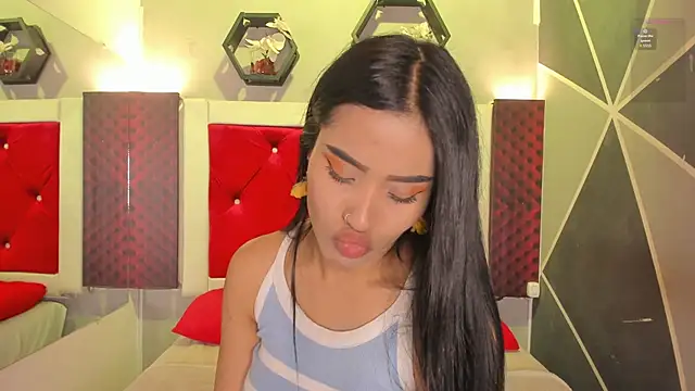 Karoll014 online show from April 2026 12:20:01 PM