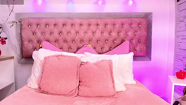 Tayzon Foxxx online show from October 2025 12:45:02 PM