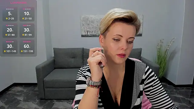 Julia Wilsone online show from December 2024 10:39:01 AM