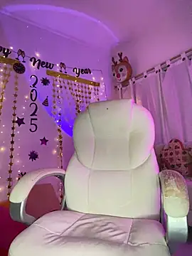 Snapshot of AlisonHoot69 chatting on January 2025 07:30:02 AM AlisonHoot69 online show from January 2025 07:30:02 AM