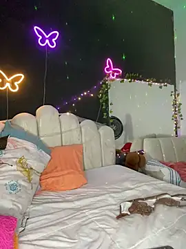 Snapshot of AlisonHoot69 chatting on March 2025 03:34:02 AM AlisonHoot69 online show from March 2025 03:34:02 AM