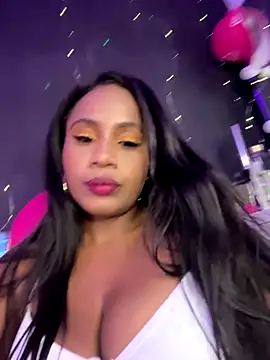 Snapshot of AlisonHoot69 chatting on October 2025 04:32:02 AM AlisonHoot69 online show from October 2025 04:32:02 AM