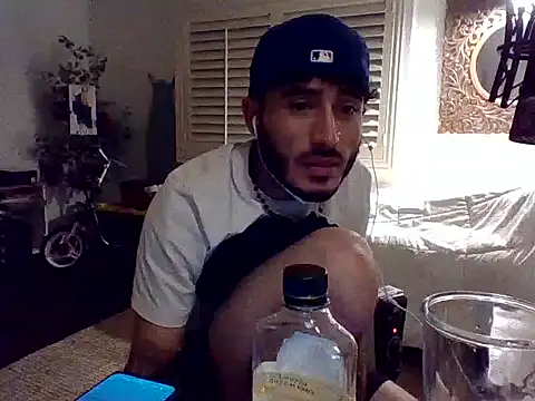 Snapshot of tengocanicas chatting on December 2024 12:18:02 PM tengocanicas online show from December 2024 12:18:02 PM