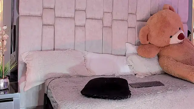 Snapshot of Marilyn-Cooper chatting on February 2025 06:28:01 AM Marilyn-Cooper online show from February 2025 06:28:01 AM