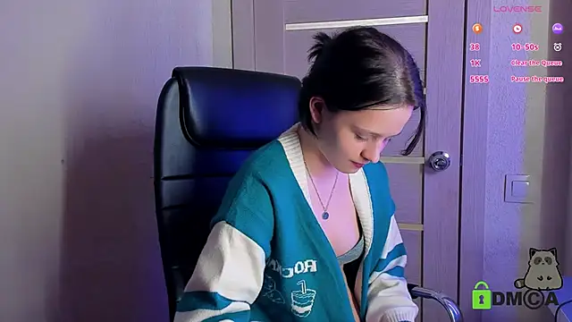 Snapshot of Alina_Mills chatting on March 2025 06:45:02 PM Alina Mills online show from March 2025 06:45:02 PM