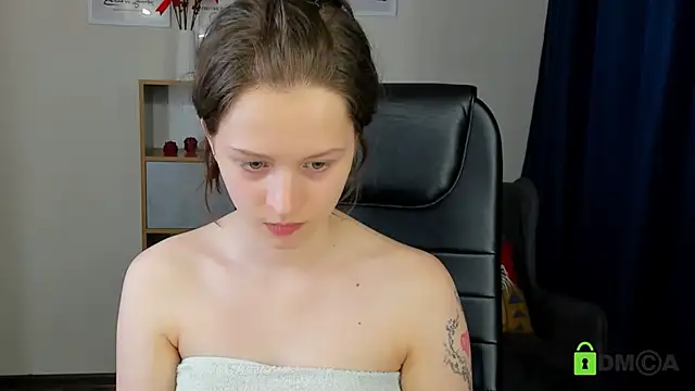 Snapshot of Alina_Mills chatting on May 2026 01:41:01 PM Alina Mills online show from May 2026 01:41:01 PM