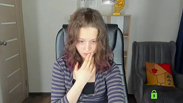 Snapshot of Alina_Mills chatting on May 2026 06:54:02 AM Alina Mills online show from May 2026 06:54:02 AM