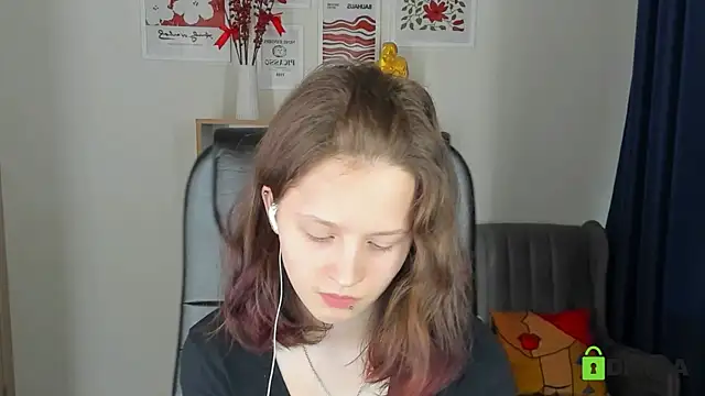 Snapshot of Alina_Mills chatting on May 2026 09:49:02 AM Alina Mills online show from May 2026 09:49:02 AM