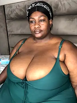 Snapshot of bustytitsxxx chatting on December 2024 05:27:01 AM bustytitsxxx online show from December 2024 05:27:01 AM